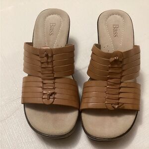 Bass Leather Sandals Size 6. New